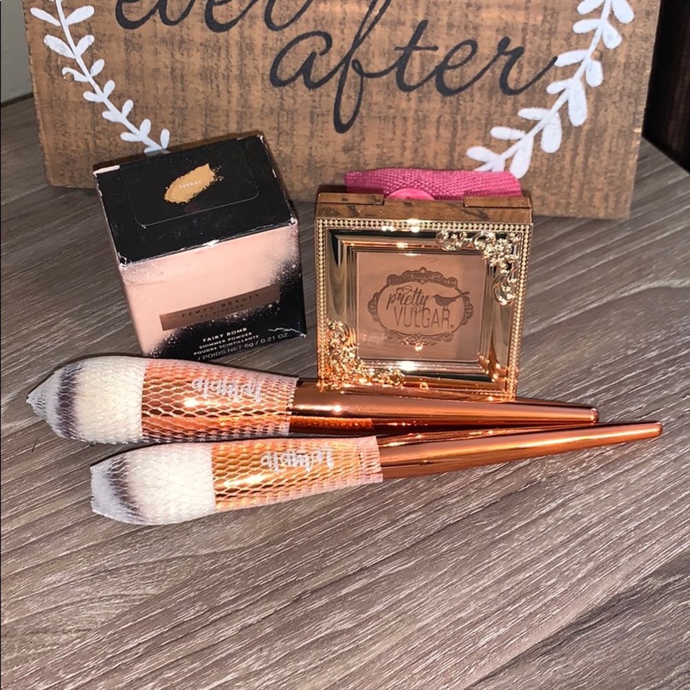 SOLD!!    Shimmer, bronzer and brush bundle
